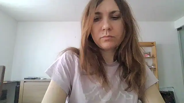 Snapshot of JasmineGlamour chatting on April 13, 3:06 pm JasmineGlamour online show from April 13, 3:06 pm
