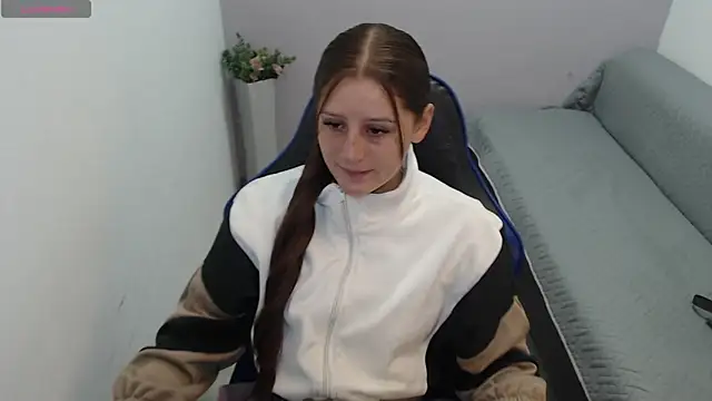 valerie diaz1 online show from October 3, 1:30 pm