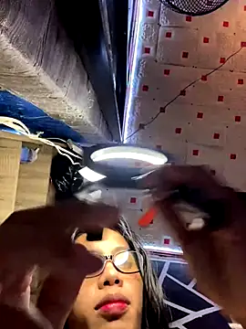 whiteladyboy online show from December 5, 10:46 am