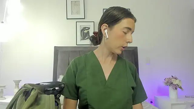 helen mooree online show from July 17, 1:18 pm