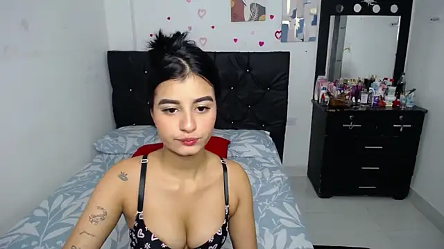 Snapshot of floweer_ chatting on October 22, 1:55 pm floweer online show from October 22, 1:55 pm