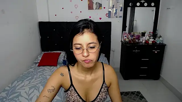 Snapshot of floweer_ chatting on October 23, 3:00 pm floweer online show from October 23, 3:00 pm