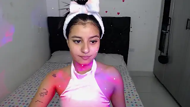 Snapshot of floweer_ chatting on February 21, 6:03 am floweer online show from February 21, 6:03 am