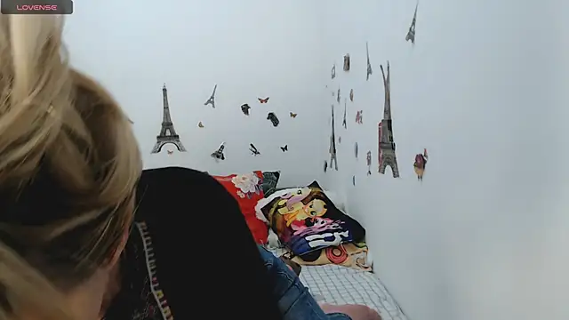 Snapshot of hotmilf4uxxx chatting on October 17, 10:07 am hotmilf4uxxx online show from October 17, 10:07 am