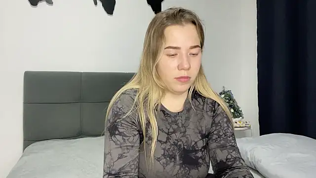 Embersweetbunny online show from December 28, 3:04 pm