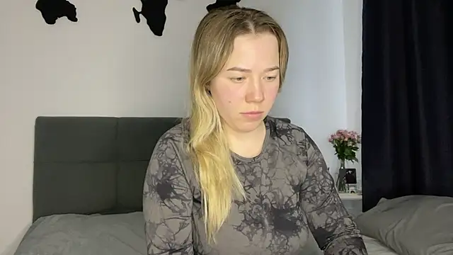 Embersweetbunny online show from January 6, 1:08 pm