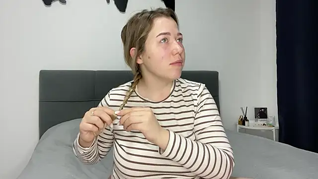 Embersweetbunny online show from January 11, 6:03 am