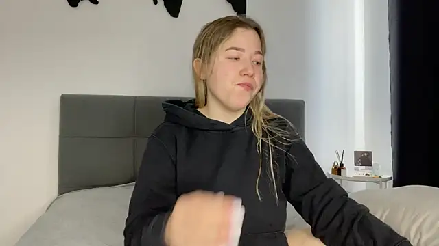 Embersweetbunny online show from January 13, 9:52 am