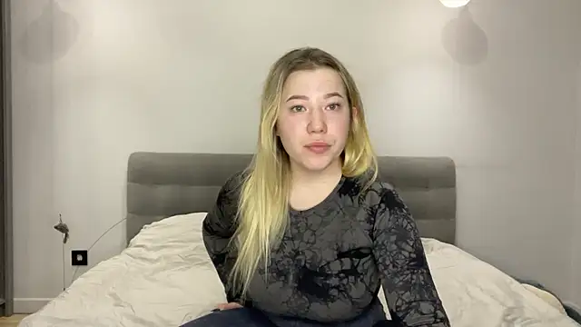 Embersweetbunny online show from December 16, 6:07 am