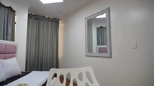 IssadoraJames online show from December 24, 1:28 pm