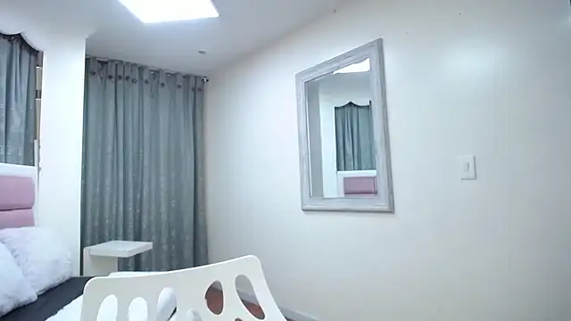 IssadoraJames online show from February 8, 7:05 pm