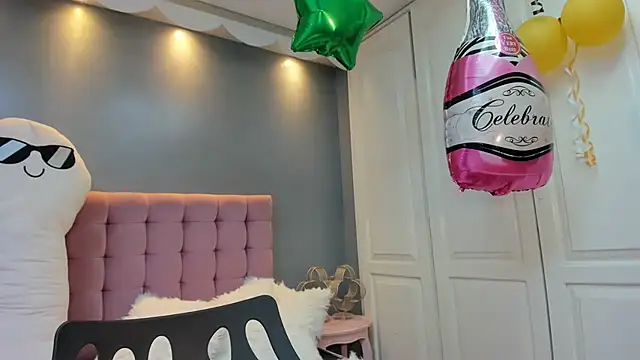 IssadoraJames online show from October 1, 9:43 pm