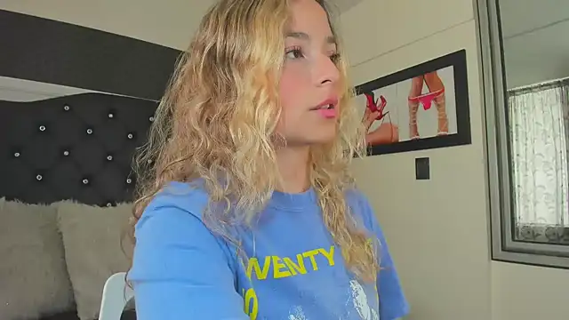 IssadoraJames online show from October 4, 2:15 pm