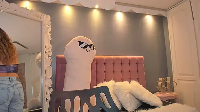 IssadoraJames online show from October 8, 7:33 pm