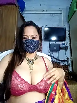 Snapshot of albelasummi702 chatting on January 18, 6:13 am albelasummi702 online show from January 18, 6:13 am