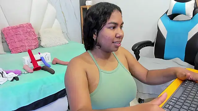 Lizzie Williams  online show from November 6, 3:07 am