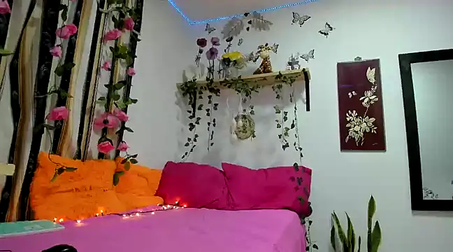 Snapshot of anasttacia_210 chatting on December 14, 8:23 am anasttacia 210 online show from December 14, 8:23 am