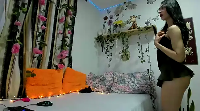 Snapshot of anasttacia_210 chatting on December 20, 7:33 am anasttacia 210 online show from December 20, 7:33 am