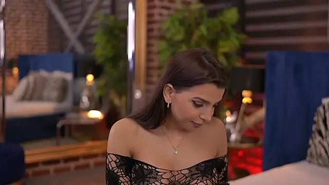 Snapshot of NicoleCellini chatting on February 22, 7:14 pm NicoleCellini online show from February 22, 7:14 pm