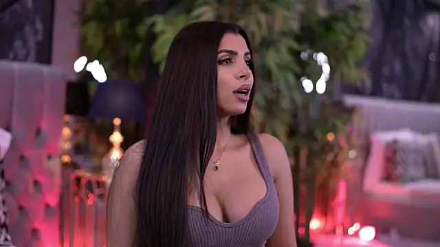 Snapshot of NicoleCellini chatting on December 22, 5:32 pm NicoleCellini online show from December 22, 5:32 pm