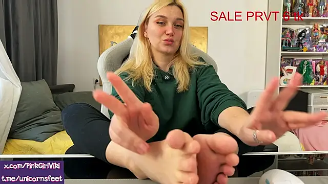 Snapshot of unicornsfeet chatting on February 27, 1:44 pm unicornsfeet online show from February 27, 1:44 pm