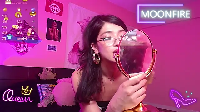 Snapshot of moonfiredancer chatting on April 6, 12:17 pm moonfiredancer online show from April 6, 12:17 pm