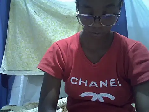 ElianeHot online show from March 18, 11:30 pm