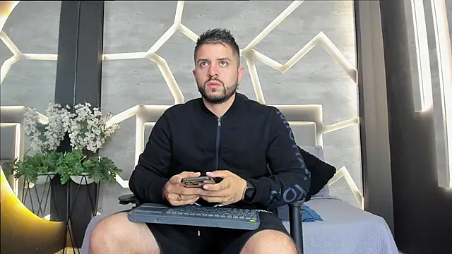 TomSloan  online show from March 4, 11:08 am