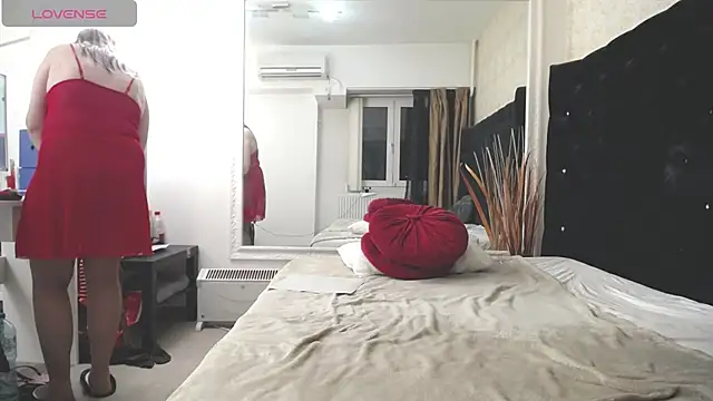 Snapshot of Lilly_hott chatting on January 30, 11:02 pm Lilly hott online show from January 30, 11:02 pm