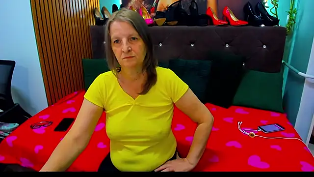 Snapshot of Lilly_hott chatting on October 5, 6:50 pm Lilly hott online show from October 5, 6:50 pm