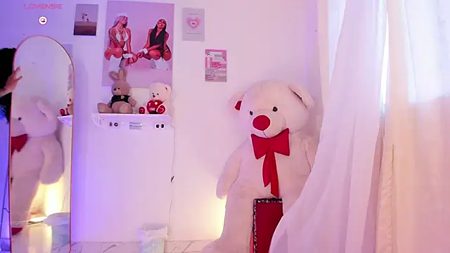 pretty pettite online show from June 12, 10:41 pm