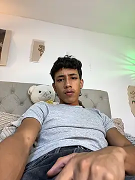 Ostin18hot online show from December 3, 5:15 am