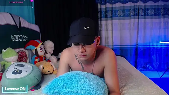 Snapshot of mexican_cum chatting on April 2, 1:36 am mexican cum online show from April 2, 1:36 am