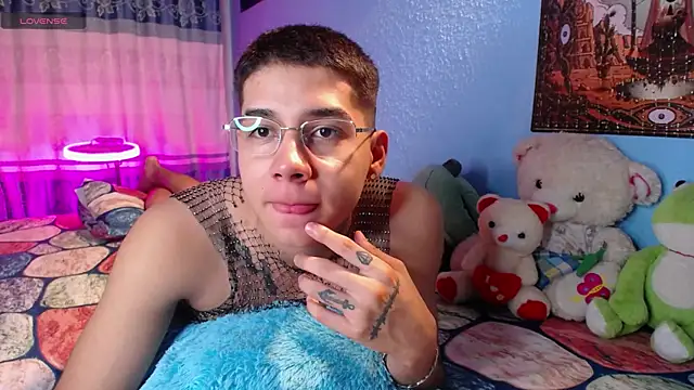 Snapshot of mexican_cum chatting on April 28, 1:04 am mexican cum online show from April 28, 1:04 am