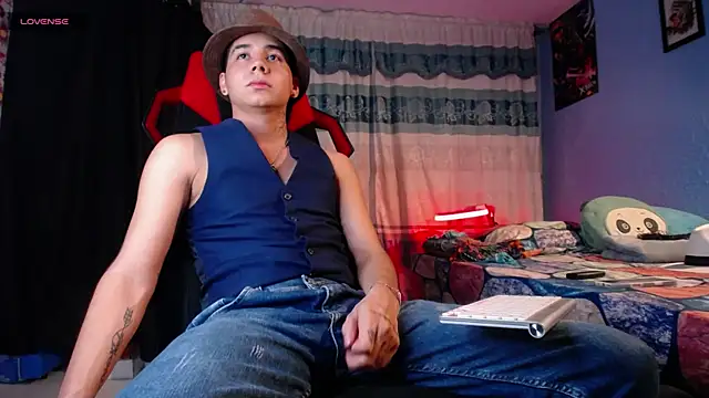 Snapshot of mexican_cum chatting on May 7, 1:44 am mexican cum online show from May 7, 1:44 am