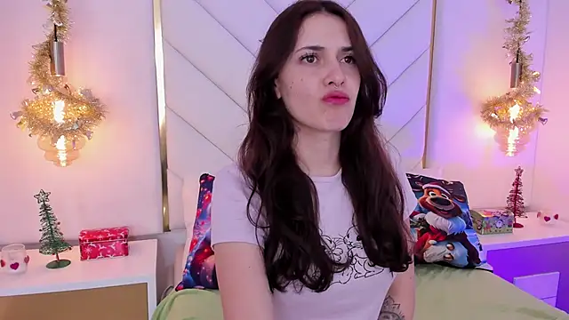 Snapshot of Flor_delunaa chatting on January 5, 12:31 pm Flor delunaa online show from January 5, 12:31 pm