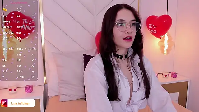Snapshot of Flor_delunaa chatting on February 17, 12:16 pm Flor delunaa online show from February 17, 12:16 pm