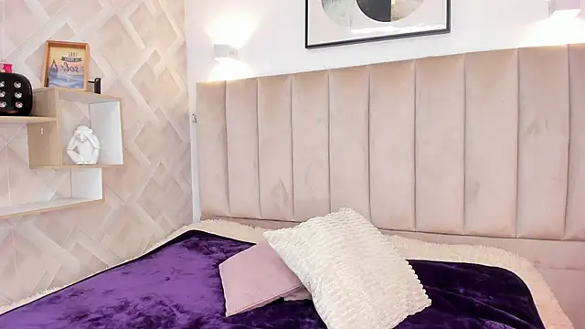 Anniie Queen online show from June 9, 3:51 am
