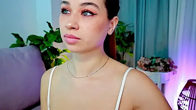 Snapshot of divetagrace chatting on February 18, 8:49 pm divetagrace online show from February 18, 8:49 pm