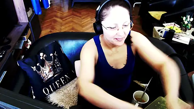 Snapshot of Imperatriza chatting on May 8, 8:08 am Imperatriza online show from May 8, 8:08 am