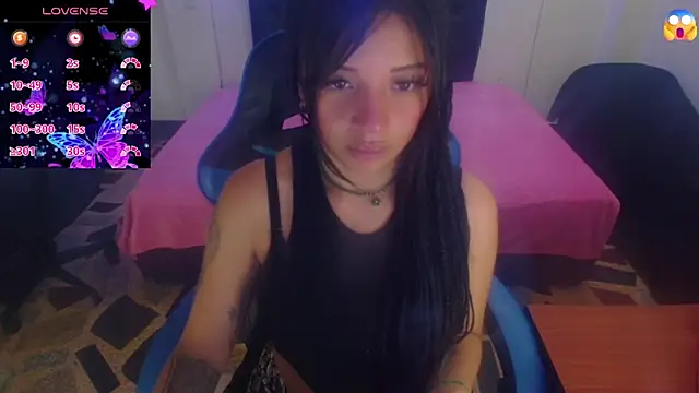 Snapshot of angelie_3 chatting on January 10, 4:33 am angelie 3 online show from January 10, 4:33 am