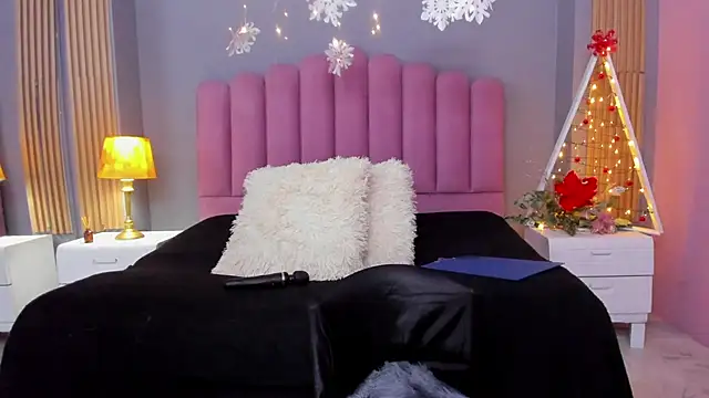 RamonaSimons online show from December 20, 7:50 pm