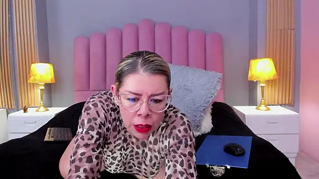RamonaSimons online show from January 9, 8:01 pm