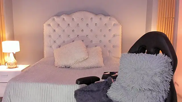 RamonaSimons online show from September 26, 8:02 pm