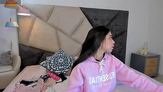 FaloonRoussel online show from October 3, 6:38 pm