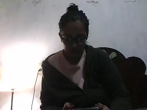 Samanthat33 online show from December 9, 4:34 am