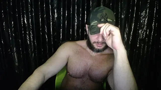 HotterLrgDom online show from February 25, 11:11 pm