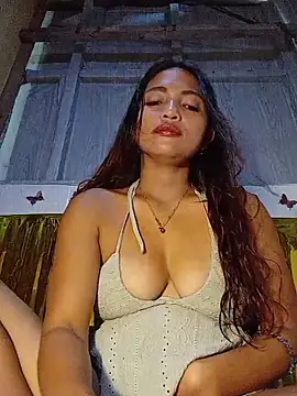 Snapshot of prettybella4u chatting on June 4, 12:49 am prettybella4u online show from June 4, 12:49 am