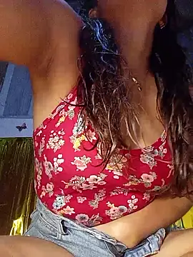 Snapshot of prettybella4u chatting on June 5, 11:49 am prettybella4u online show from June 5, 11:49 am
