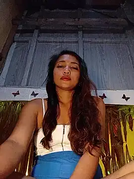 Snapshot of prettybella4u chatting on June 8, 1:33 pm prettybella4u online show from June 8, 1:33 pm